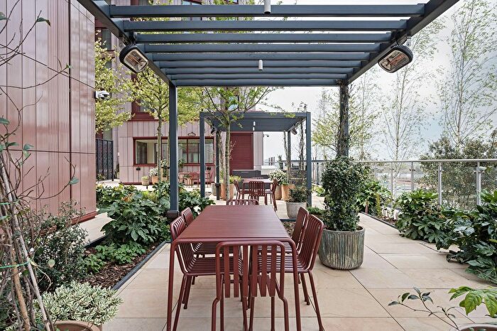 2 Bedroom Flat To Rent In Selbourne Road, Walthamstow, E17