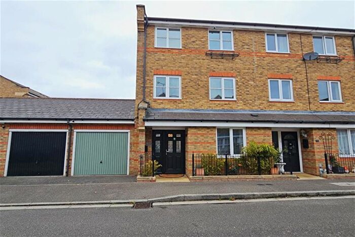 4 Bedroom Town House For Sale In Nottage Crescent, Braintree, CM7