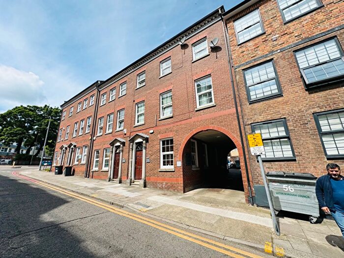 2 Bedroom Flat To Rent In C Alma Street, Luton, LU1