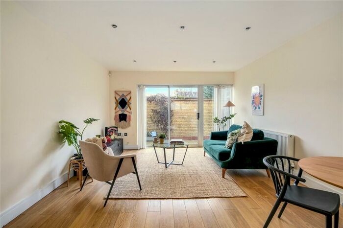3 Bedroom Terraced House To Rent In Stanford Mews, Hackney, London, E8