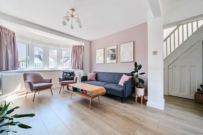 3 Bedroom Semi-Detached House For Sale In Church Hill Road, East Barnet, Barnet, Greater London, EN4