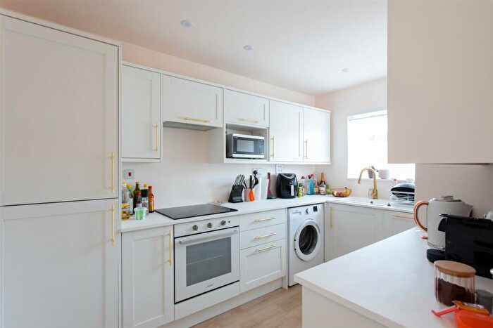 2 Bedroom House To Rent In Prospect Hill, London, E17