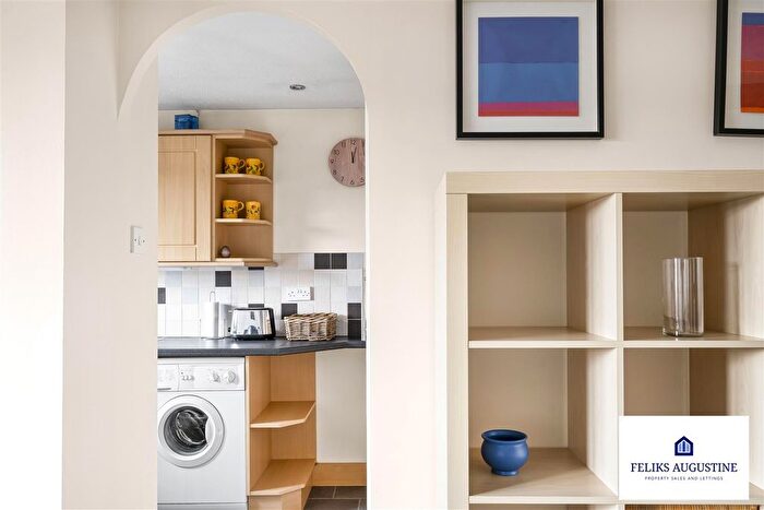 1 Bedroom Flat To Rent In Armoury Road, SE8