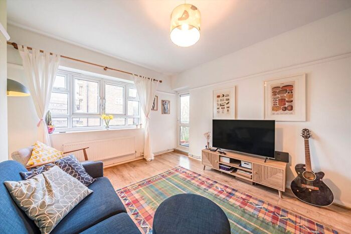 2 Bedroom Flat For Sale In Horne Way, Putney, SW15