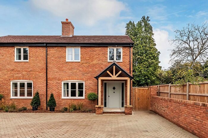 2 Bedroom Semi-detached House For Sale In Cobb Cottage, Paddock Grove, Effingham, KT24