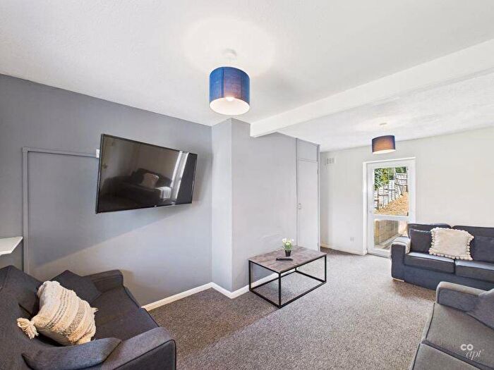 1 Bedroom Semi-Detached House To Rent In Hillside, Brighton, BN2