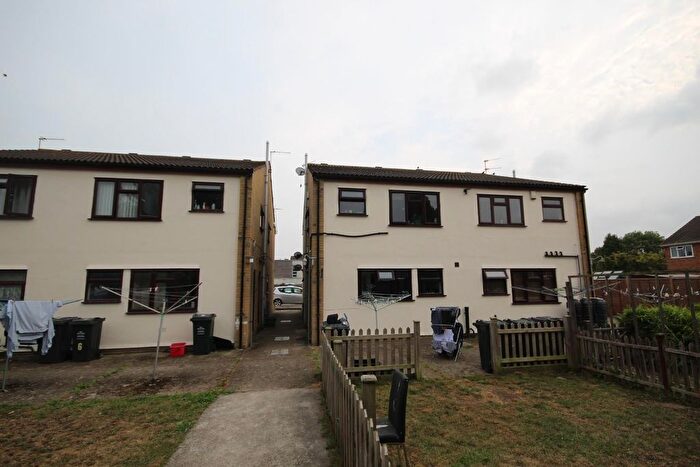 2 Bedroom Flat To Rent In Stanley Close, Greenhithe, DA9