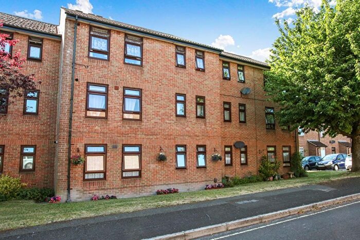 1 Bedroom Flat To Rent In Weavers Close, Andover, SP10