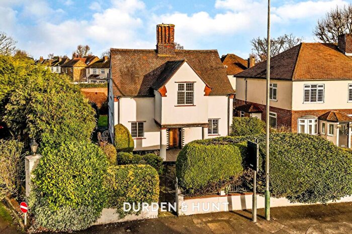 4 Bedroom Detached House For Sale In Hornchurch Road, Hornchurch, RM11