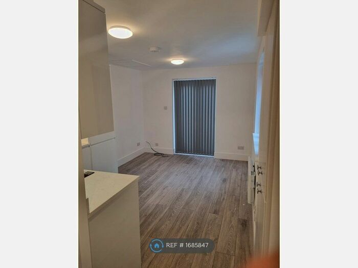 1 Bedroom Flat To Rent In Washway Road, Sale, M33