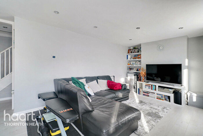 2 Bedroom Flat For Sale In Livingstone Road, Thornton Heath, CR7