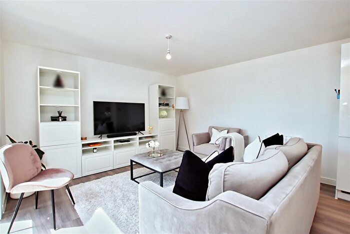 1 Bedroom Flat To Rent In Heaton House, Thurston Way, Borehamwood, WD6