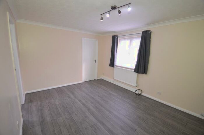 3 Bedroom Maisonette To Rent In Allhallows Road, Beckton, London, E6