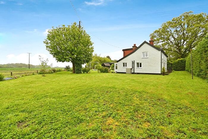 3 Bedroom Property For Sale In Stradbroke Road, Syleham, Eye, IP21