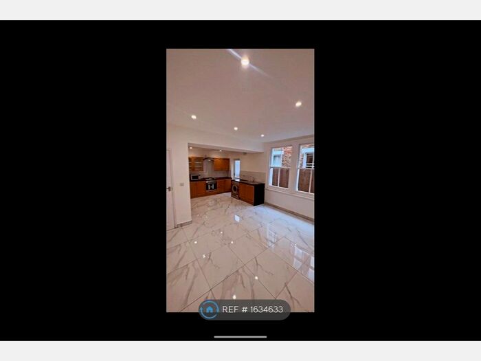 2 Bedroom Maisonette To Rent In Yukon Road, London, SW12