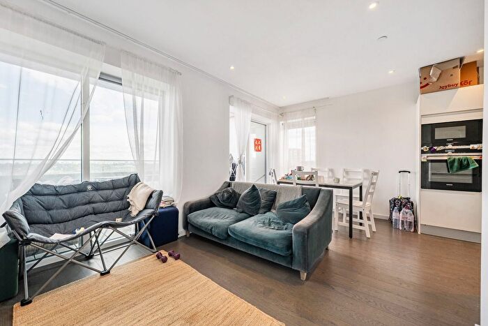 2 Bedroom Flat For Sale In York Way, Camden, Camden, London, N7