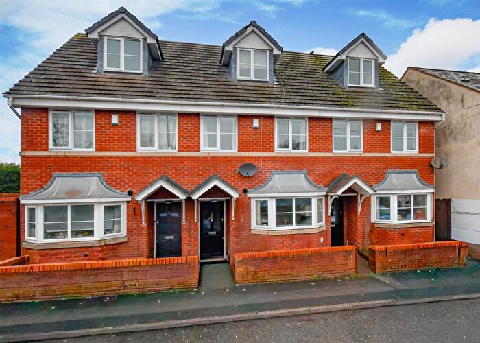 3 Bedroom Semi Detached House To Rent In A Groveland Road, Tipton, Oldbury, DY4