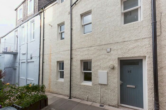3 Bedroom Town House To Rent In Castle Street, Montrose, DD10