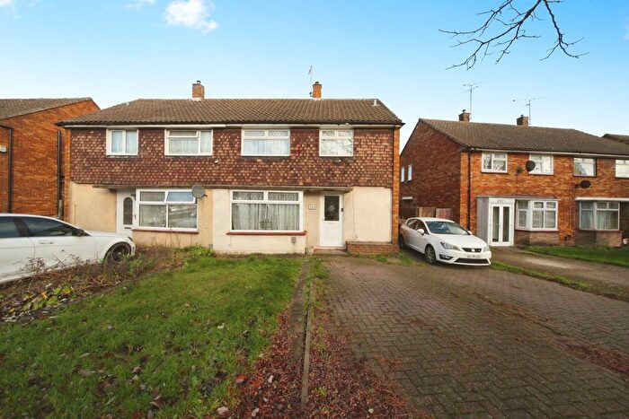 3 Bedroom Semi Detached House For Sale In Poynters Road, Luton, LU4