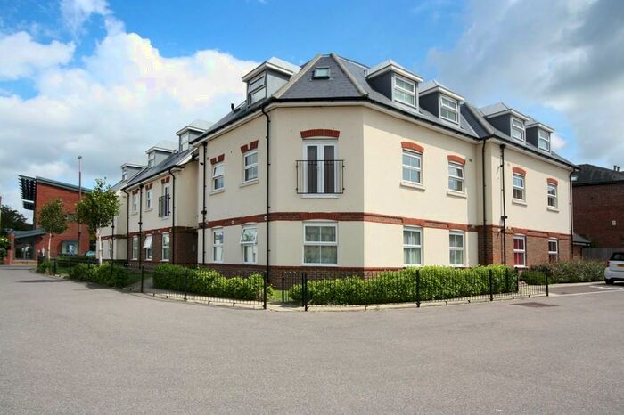 2 Bedroom Flat To Rent In Brighton Road, RH13