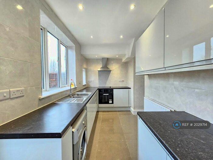 3 Bedroom Terraced House To Rent In Grangemill Road, London, SE6