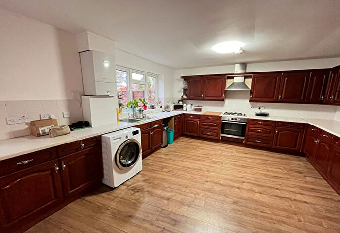 7 Bedroom Semi-Detached House To Rent In Highbury Close, New Malden, London, KT3