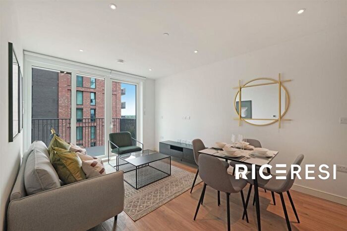 2 Bedroom Flat To Rent In Greenleaf Walk, Southall, UB1