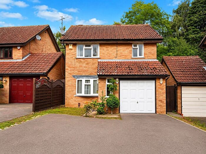 3 Bedroom Detached House To Rent In Berkeley Close, Cliftonville, NN1