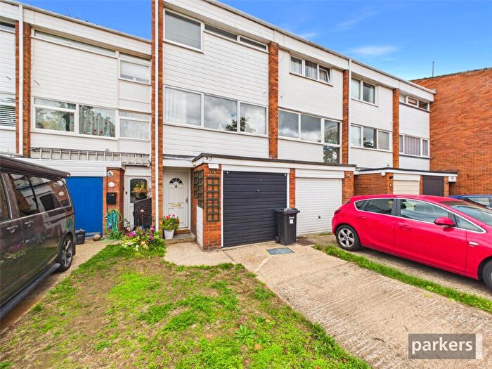 3 Bedroom Terraced House For Sale In Colleton Drive, Twyford, Reading, Berkshire, RG10