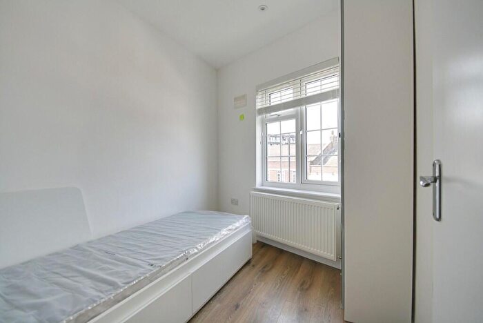 4 Bedroom Maisonette To Rent In Tudor Way, Southgate, N14