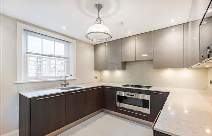 3 Bedroom Flat To Rent In Onslow Square, South Kensington, London, SW7