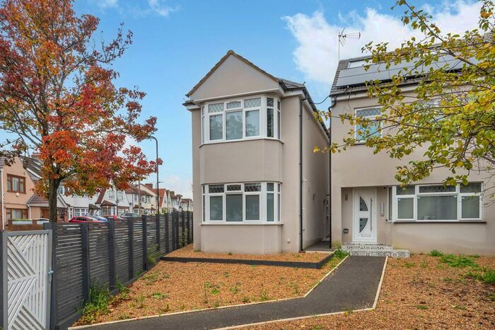 Studio To Rent In Drowning Drive, Greenford, UB6