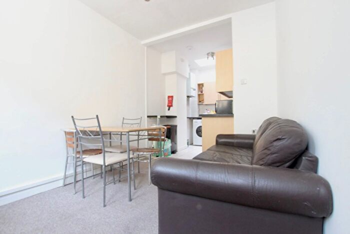 3 Bedroom Terraced House To Rent In King's Terrace, London, NW1