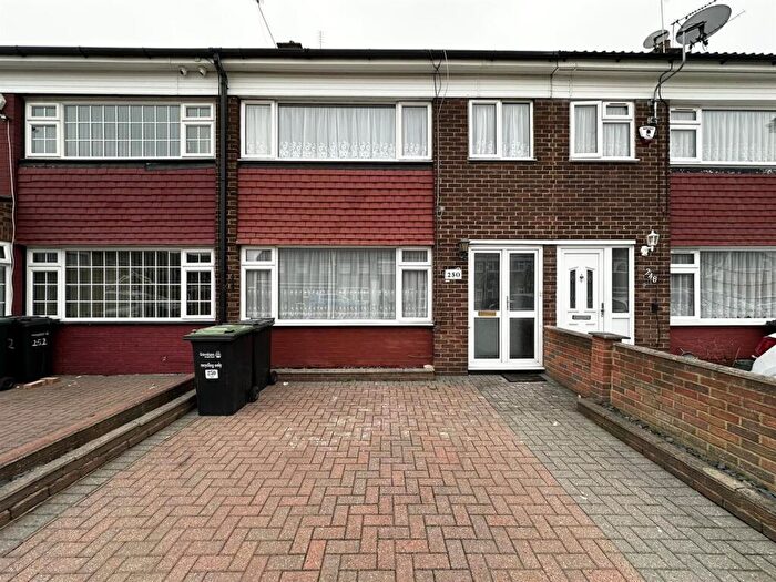 3 Bedroom Terraced House To Rent In Beaumont Drive, Northfleet, Gravesend, DA11