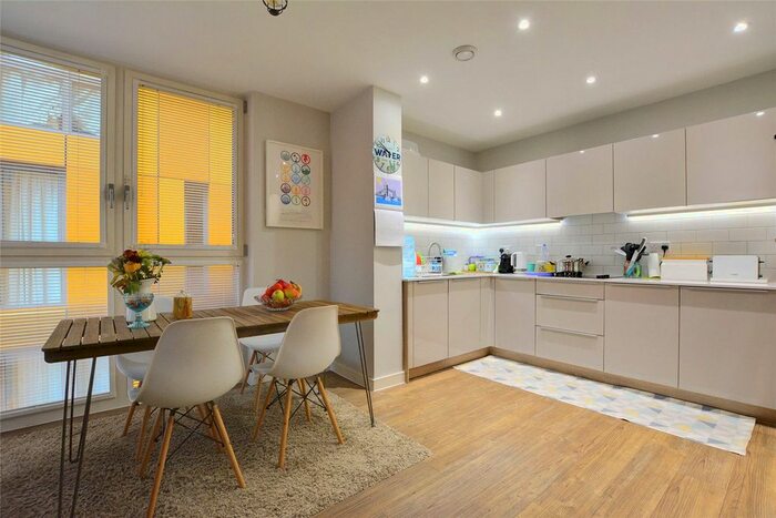 3 Bedroom Flat To Rent In Garda House, Cable Walk, Greenwich, London, SE10