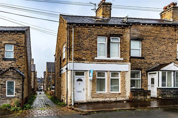 4 Bedroom End Of Terrace House For Sale In Bath Place, Boothtown, Halifax, HX3