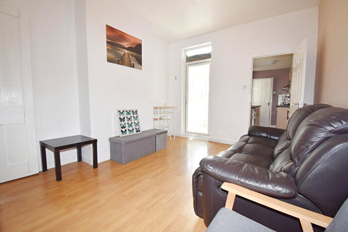 3 Bedroom Terraced House For Sale In Colchester Street, Coventry, CV1 - Photo 6