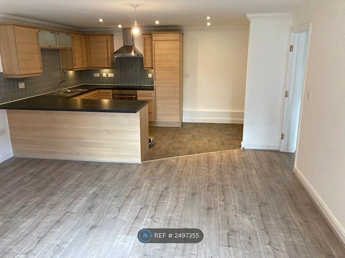 2 Bedroom Flat To Rent In Moss Hey, Wirral, CH63