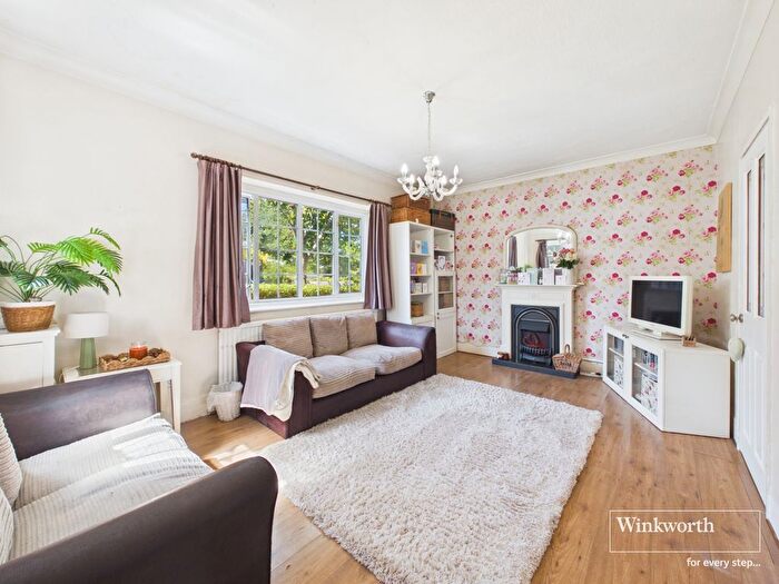 3 Bedroom End Of Terrace House For Sale In Roe Lane, Kingsbury, London, NW9