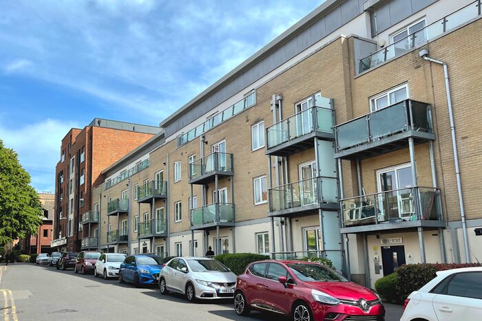 1 Bedroom Flat To Rent In Brunel House, St. James Road, Brentwood, Essex, CM14