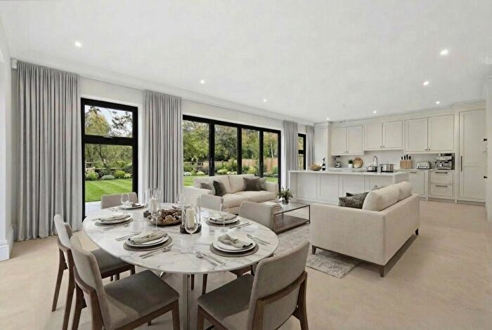 5 Bedroom Detached House For Sale In Dagwood Lane, CM15