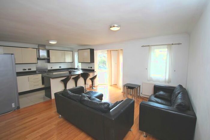 3 Bedroom Flat To Rent In Portsmouth Road, Kingston Upon Thames, KT1