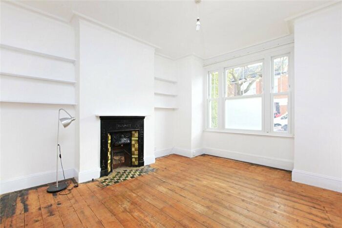 2 Bedroom Apartment To Rent In Midmoor Road, Balham, London, SW12