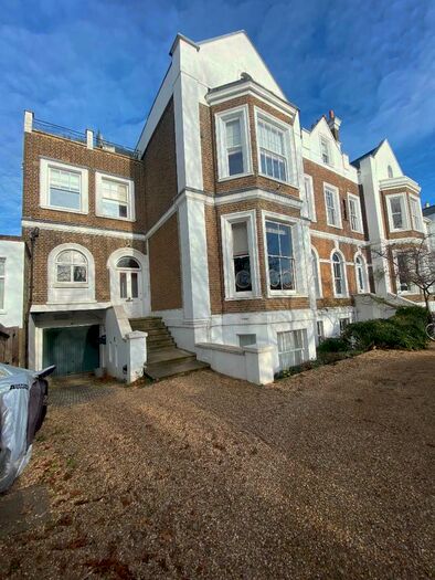 2 Bedroom Maisonette Flat To Rent In A Lonsdale Road, London, SW13