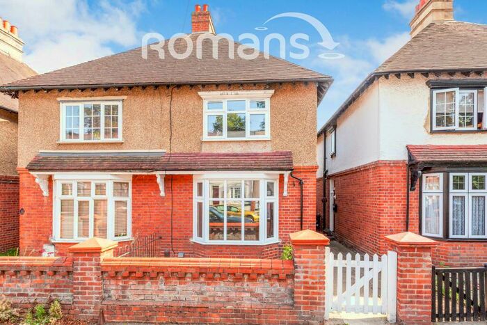 3 Bedroom Semi-Detached House To Rent In Clare Road, SL6