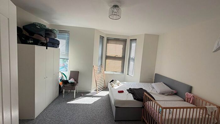 3 Bedroom Flat To Rent In Lindley Road, Leyton, E10