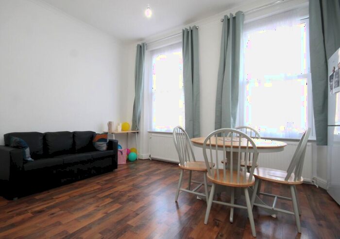 3 Bedroom Flat To Rent In Ascham Street, Kentish Town, NW5