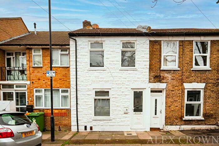 4 Bedroom Terraced House To Rent In Davis Street, Plaistow, E13