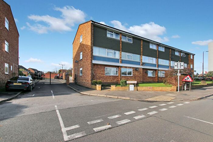 2 Bedroom Flat For Sale In Ditton Road, Langley, Slough, SL3