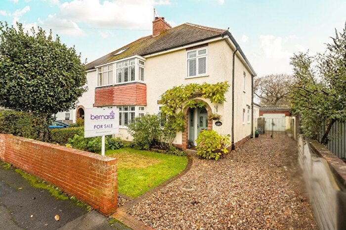 3 Bedroom Semi Detached House For Sale In Poplar Grove, Hayling Island, PO11